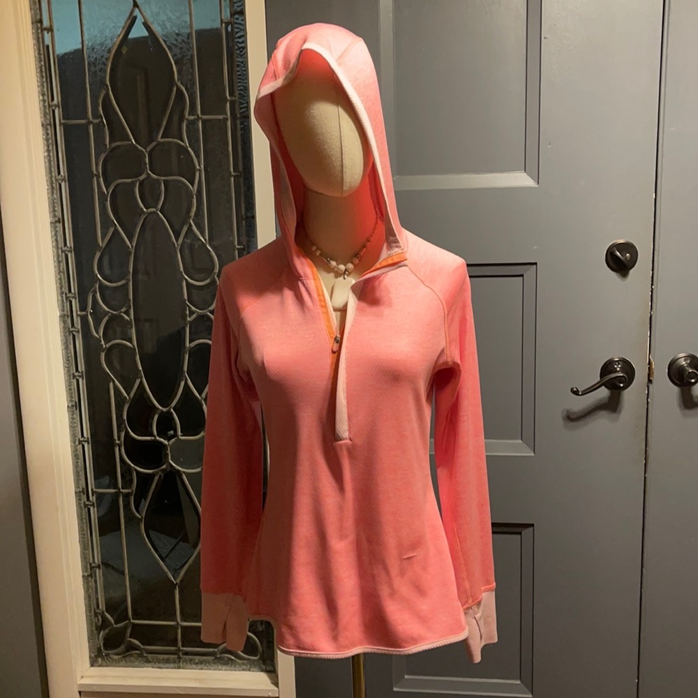 🎈4/$25 hoodie with thumb holes.